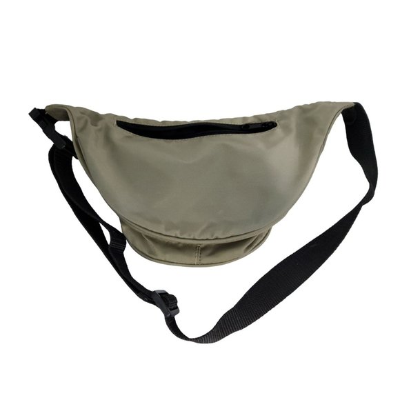 east sport khaki color 3 zipper pocket adjustible fannie pack. - Picture 2 of 2